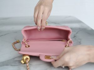Chanel 金属球 Mini粉色 图6