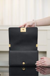 Chanel leboy 小球纹黑金中号 图8