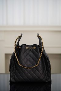 Chanel hobo bag 抽绳水桶包 黑金鱼子酱 中号 图3