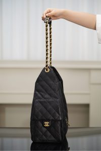 Chanel hobo bag 抽绳水桶包 黑金鱼子酱 中号 图5
