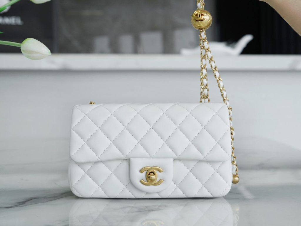 Chanel 金属球 Mini 仙女白 图1