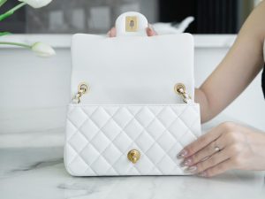 Chanel 金属球 Mini 仙女白 图4