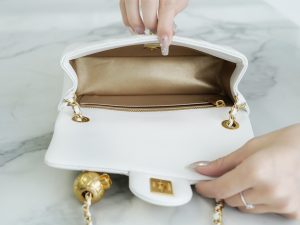 Chanel 金属球 Mini 仙女白 图5