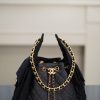 Chanel small hobo bag 黑色牛仔小号 图1