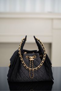 Chanel small hobo bag 黑色牛仔小号 图1