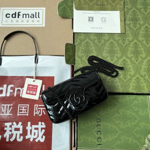 。【原厂皮配(Cdfmall三亚免税店手提袋】 GG Marmont系列漆皮超迷你手袋。同色调双G配件设计在品牌现代风格 图1