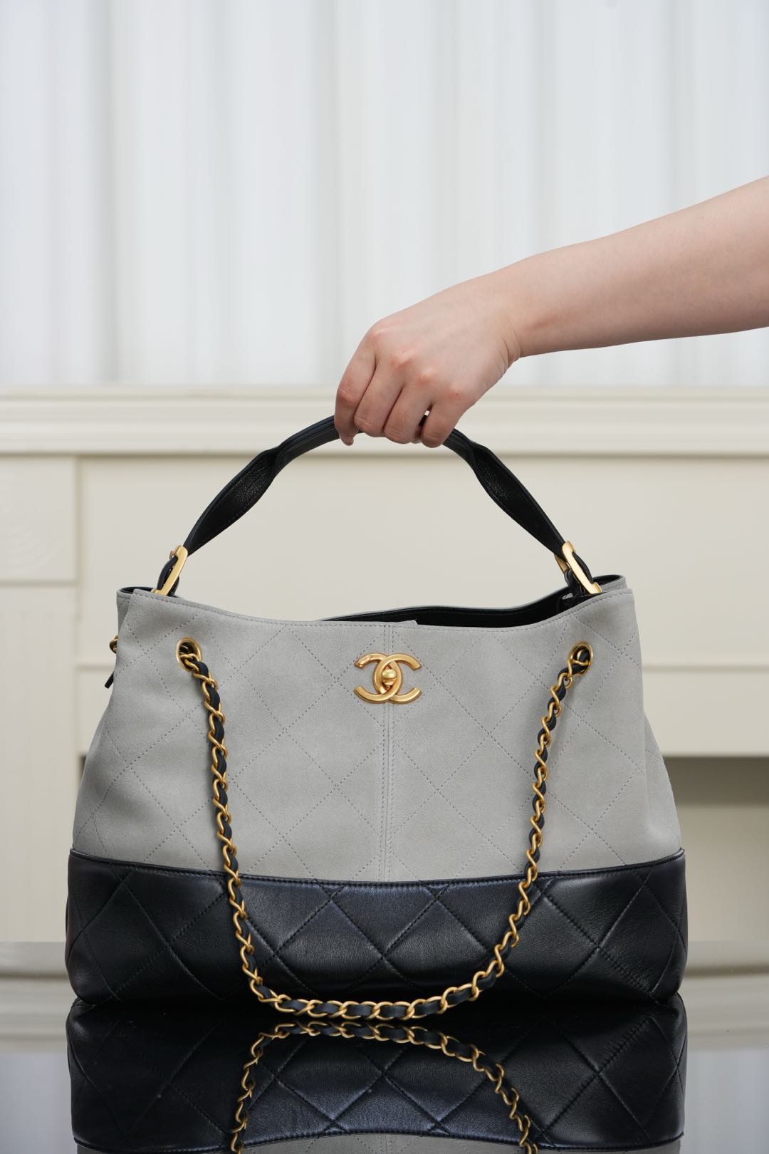 Chanel 25A 麂皮购物袋 灰色小号 图5