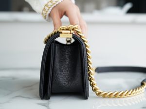 Chanel leboy 大球纹黑金小号 图3