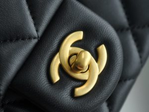 Chanel 23C大mini金属球 黑色 图9