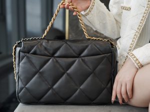 CHANEL BAG 经典黑 maxl 图2