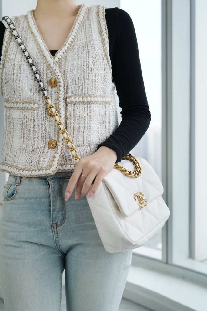 Chanel 19bag 白雪公主 小号 图1
