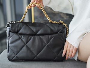 CHANEL BAG 经典黑 中号 图4