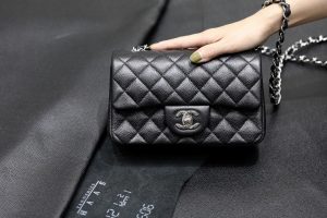 原厂皮 Classic Flap万年经典款Cf大mini鱼子酱球纹回货 图1