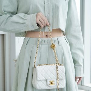 Chanel 金属球方胖子 白色 图6