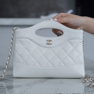 CHANEL 横款31bag nano 白色 图1