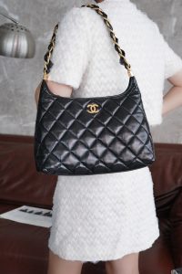 Chanel 24a Hobo黑色 大号 图6