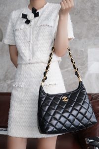 Chanel 24a Hobo黑色 大号 图5