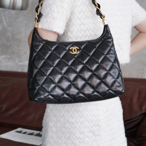 Chanel 24a Hobo黑色 大号 图6
