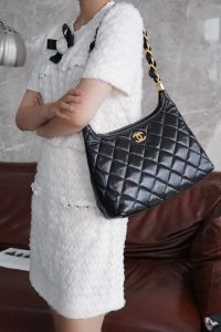 Chanel 24a Hobo黑色 大号 图7