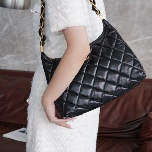 Chanel 24a Hobo黑色 大号 图9