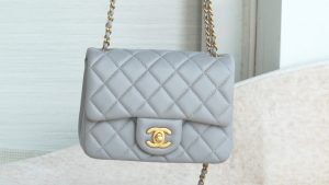 Chanel 金球方胖子 灰蓝色 图1