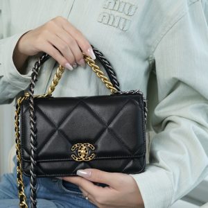 CHANEL 23p 新款19woc 黑金 图1