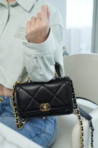 CHANEL 23p 新款19woc 黑金 图2