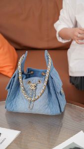 Chanel small hobo bag 牛仔蓝小号 图5