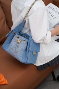 Chanel small hobo bag 牛仔蓝小号 图6