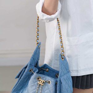 Chanel small hobo bag 牛仔蓝小号 图8