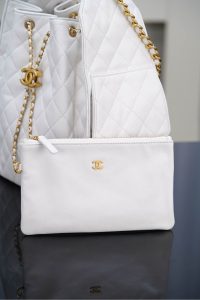 Chanel hobo bag 白色鱼子酱 中号 图3