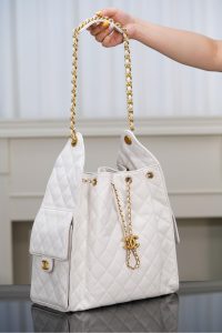 Chanel hobo bag 白色鱼子酱 中号 图5