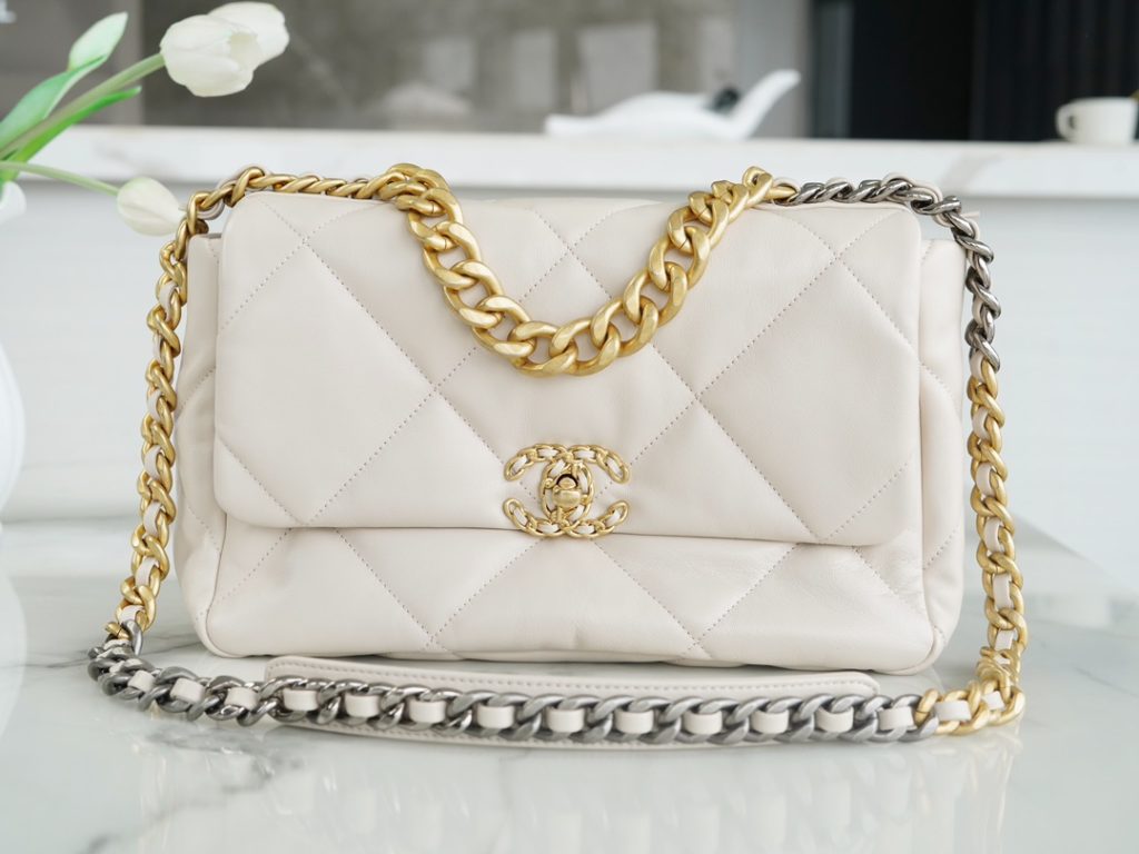 CHANEL BAG 米白 中号 图1