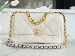 CHANEL BAG 米白 中号 图1