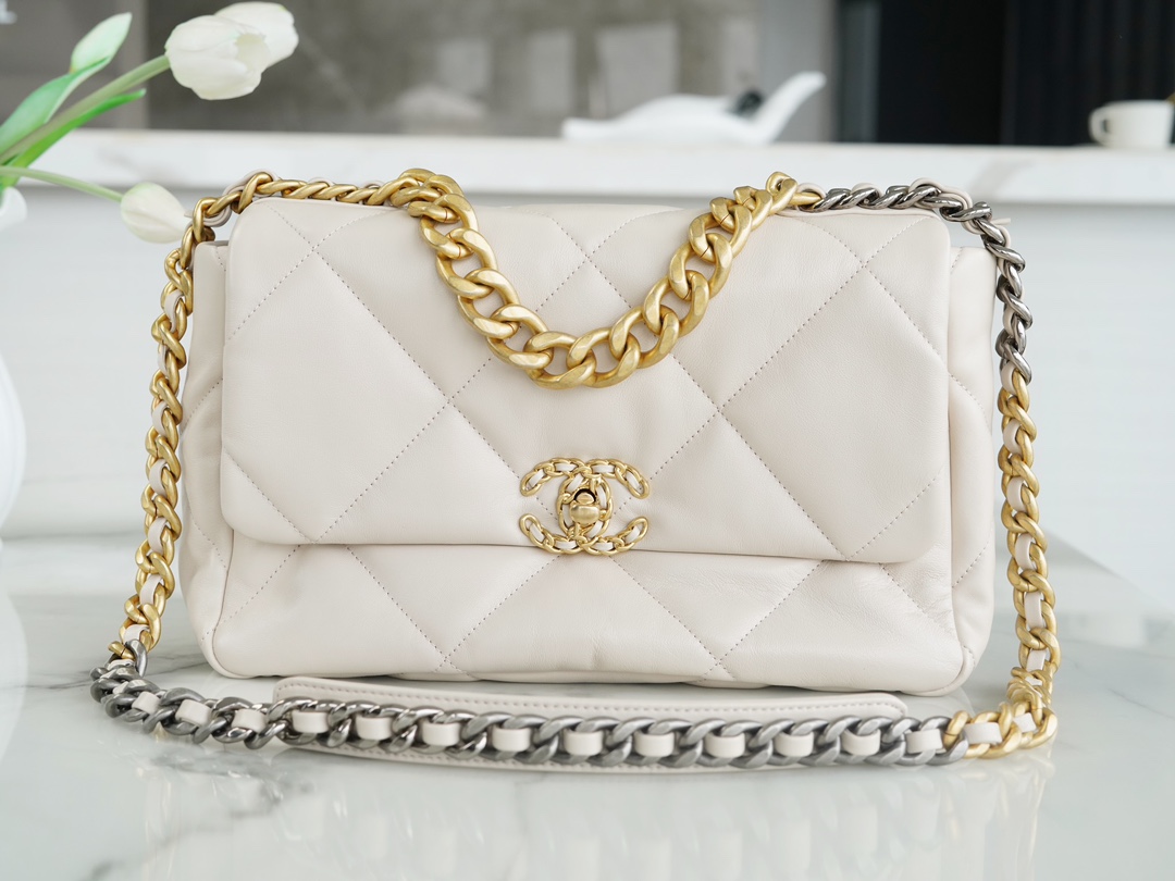 CHANEL BAG 米白 中号 图1