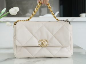 CHANEL BAG 米白 中号 图2