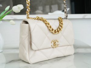 CHANEL BAG 米白 中号 图4