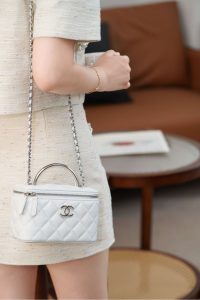 Chanel 25P 隐藏款 手柄长盒子包 白色荔枝牛 图9