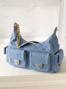 Chanel 25c早春多口袋浅牛仔hobo 大号 图4