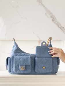 Chanel 25c早春多口袋浅牛仔hobo 大号 图5