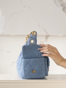 Chanel 25c早春多口袋浅牛仔hobo 大号 图7