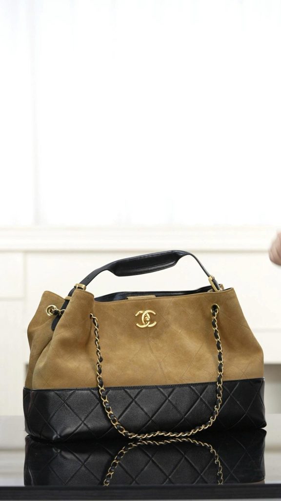 Chanel 25A 高级手工坊 麂皮购物袋 大号 图1