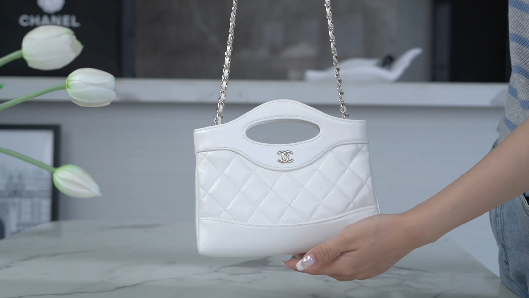 CHANEL 横款31bag nano 白色 图1