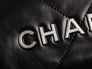 CHANEL 香奈儿中号银字22bag系列中号 图9