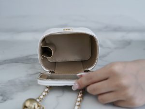 chanel金属球系列 22b新款小盒子 正品皮 白色◽ 图6