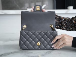 Chanel 金属球 Mini深灰色 图6