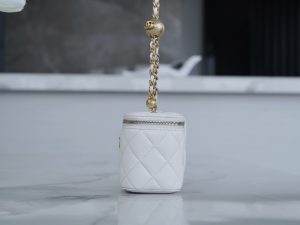 chanel金属球系列 22b新款小盒子 正品皮 白色◽ 图7