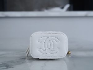 chanel金属球系列 22b新款小盒子 正品皮 白色◽ 图8