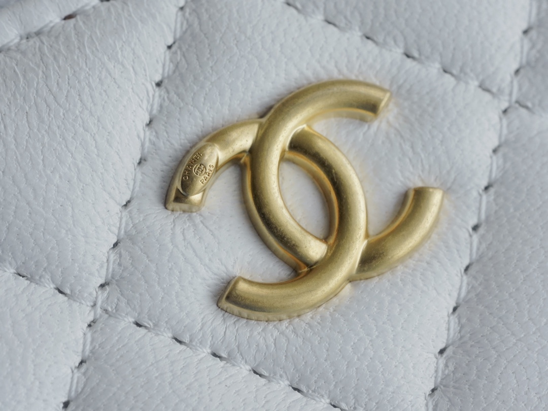 chanel金属球系列 22b新款小盒子 正品皮 白色◽ 图9