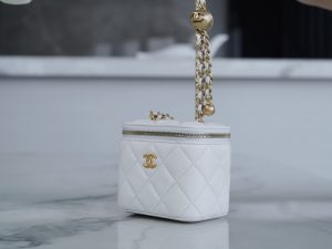 chanel金属球系列 22b新款小盒子 正品皮 白色◽ 图3